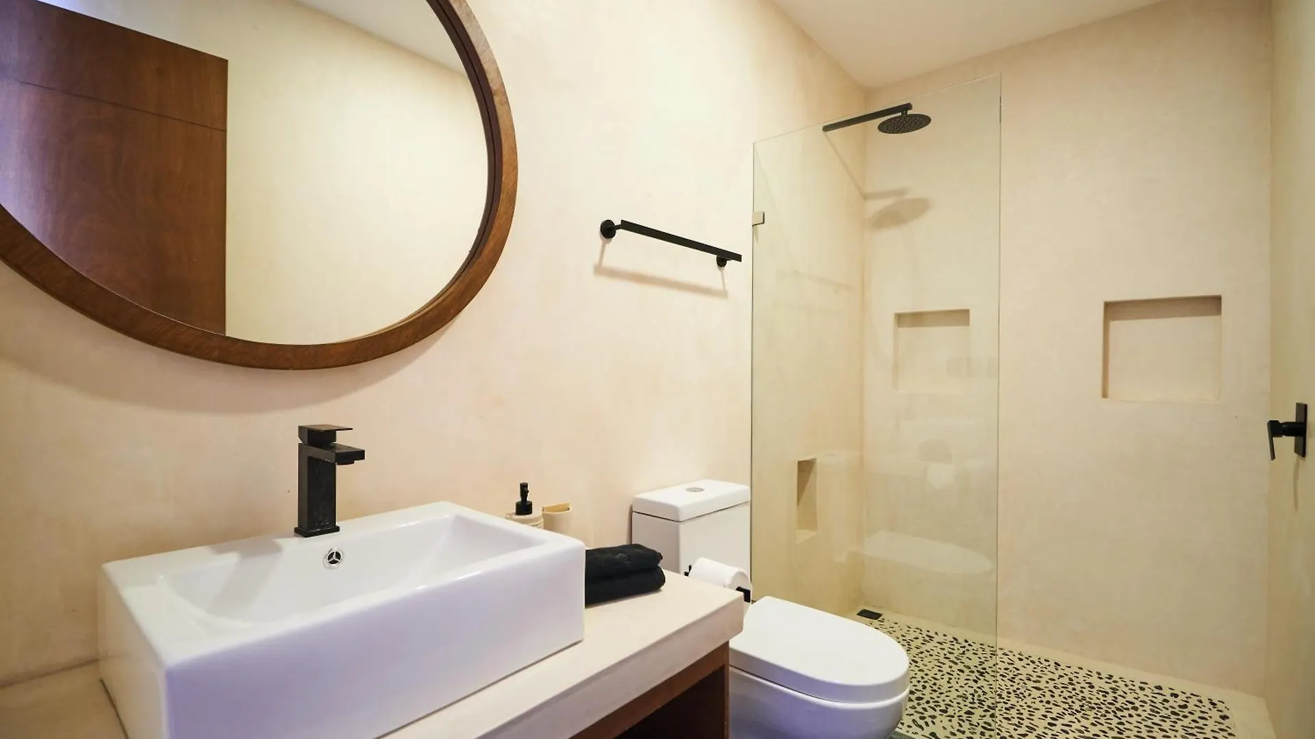 Casa Baay - Private 17 Bedroom House, 34 Pax, Rooftop And Pool تولوم
